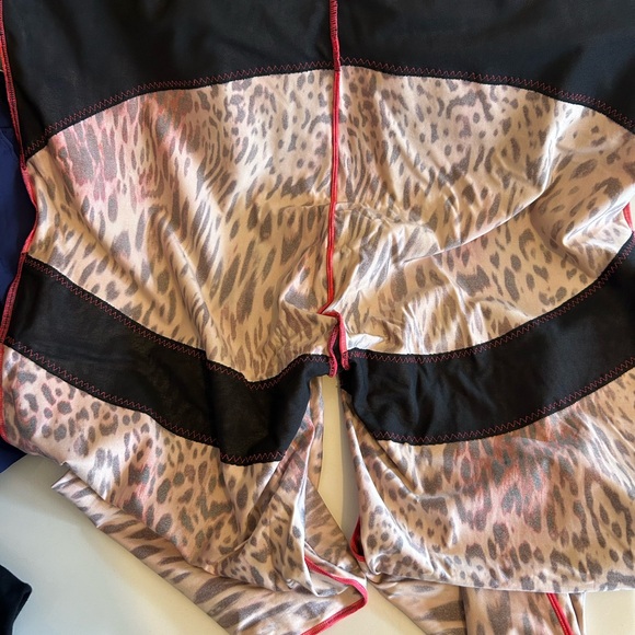 Fabletics Yitty Pink Cheetah leggings - Picture 2 of 3